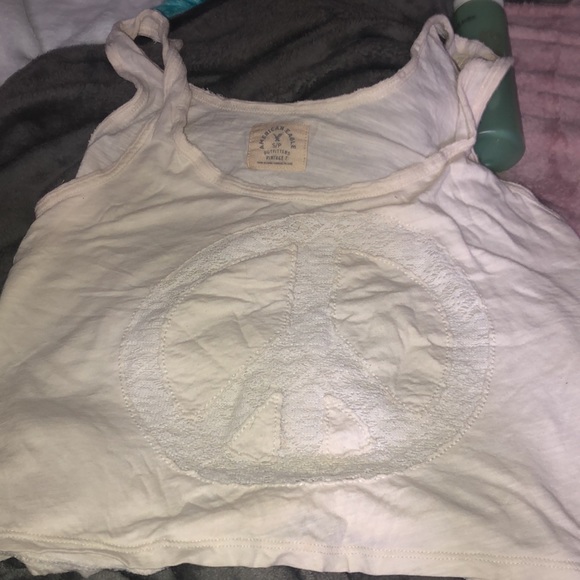 Brand new without tags American eagle, peace sign lace crop top H - Picture 2 of 7